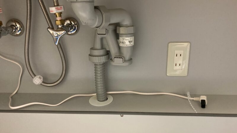 キッチンの水栓を自動水栓にするためのコンセント増設工事　高槻市
